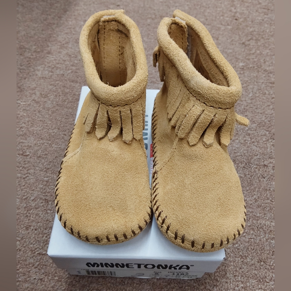 NWT Minnetonka Infant's Sizes 1 2 3 4 5 Back Strap Infant Bootie Tan Mocassins